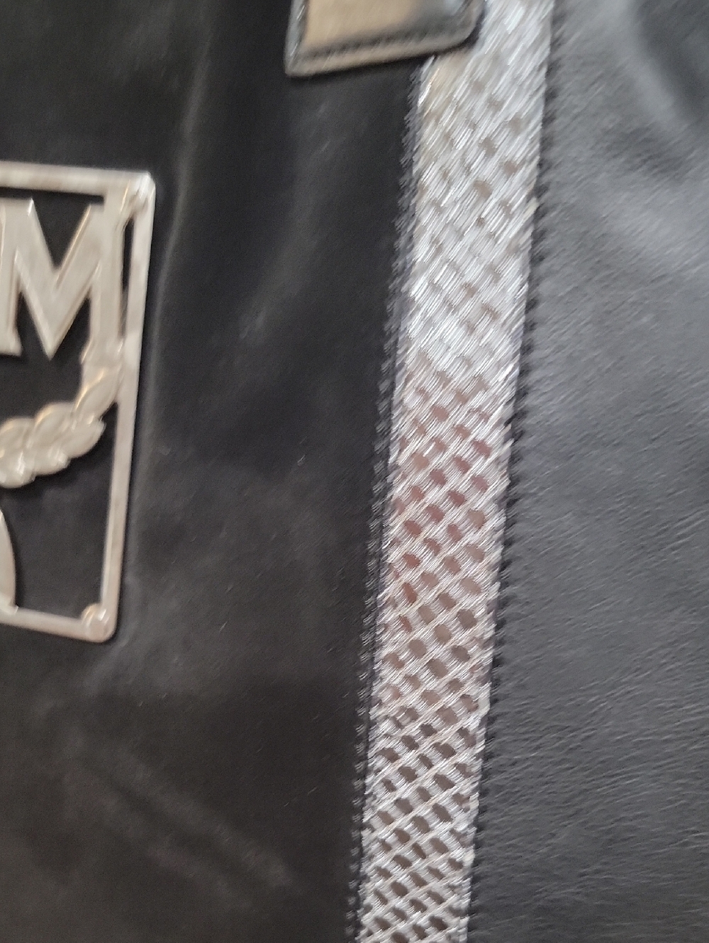 MCM Italy Metal Logo Black Leather - Picture 3 of 15